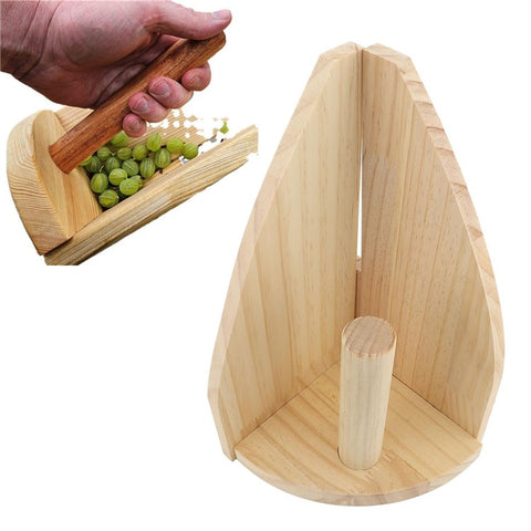 Wooden Berry Picker Gooseberry Harvesting Scoop with Ergonomic Handle for Large Caliber Berries