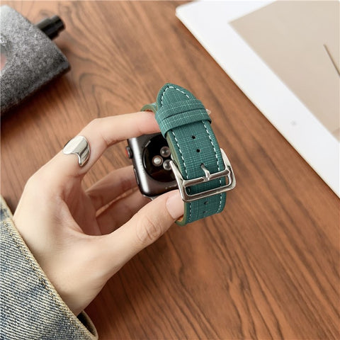 Watch Band For Apple Watch Series 11 10 42mm / 9 8 7 41mm / SE3 SE2 SE 6 5 4 40mm / 3 2 1 38mm Braided Checkered Pattern Leather Wrist Strap