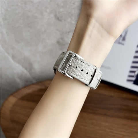 Leather Watchband For Apple Watch Series 11 10 42mm / 9 8 7 41mm / SE3 SE2 SE 6 5 4 40mm / 3 2 1 38mm Wrist Strap Replacement